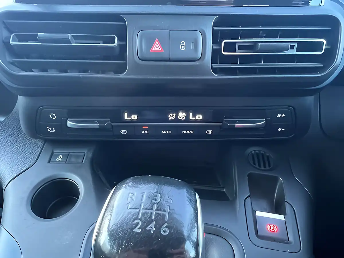Used 2019 Peugeot Rifter Allure Onyx Black - Interior and Exterior details 14