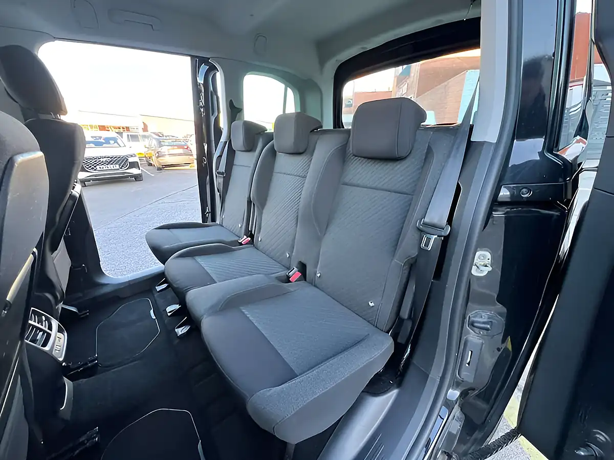 Used 2019 Peugeot Rifter Allure Onyx Black - Interior and Exterior details 19