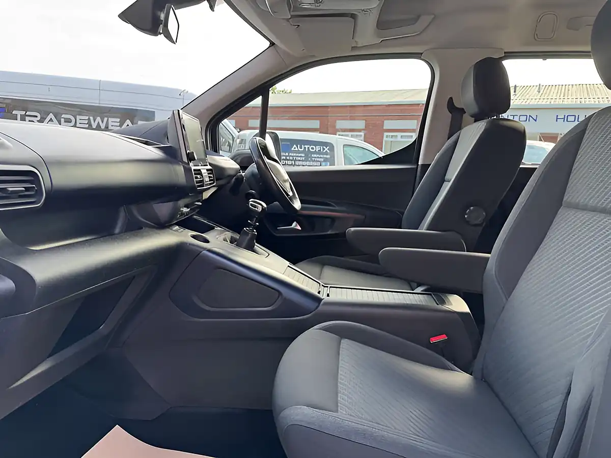 Used 2019 Peugeot Rifter Allure Onyx Black - Interior and Exterior details 13