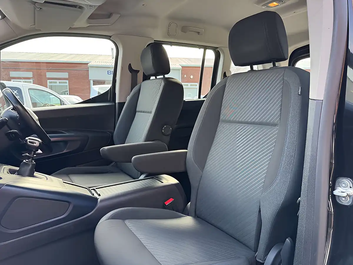 Used 2019 Peugeot Rifter Allure Onyx Black - Interior and Exterior details 14