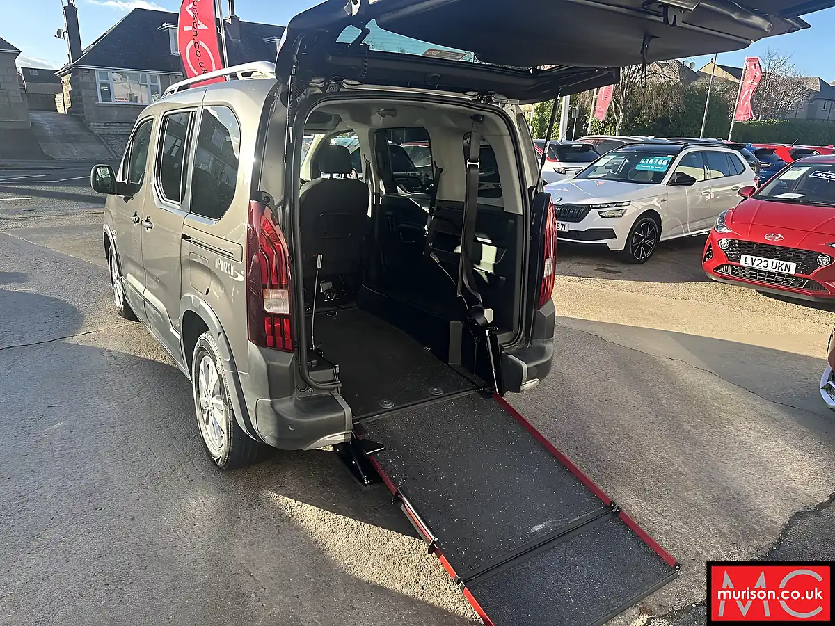 Used 2019 Peugeot Rifter Allure Premium Grey - Front View