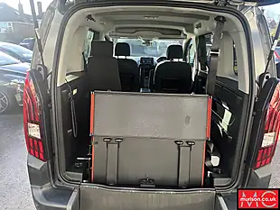 Used 2019 Peugeot Rifter Allure Premium Grey - Interior and Exterior details 10