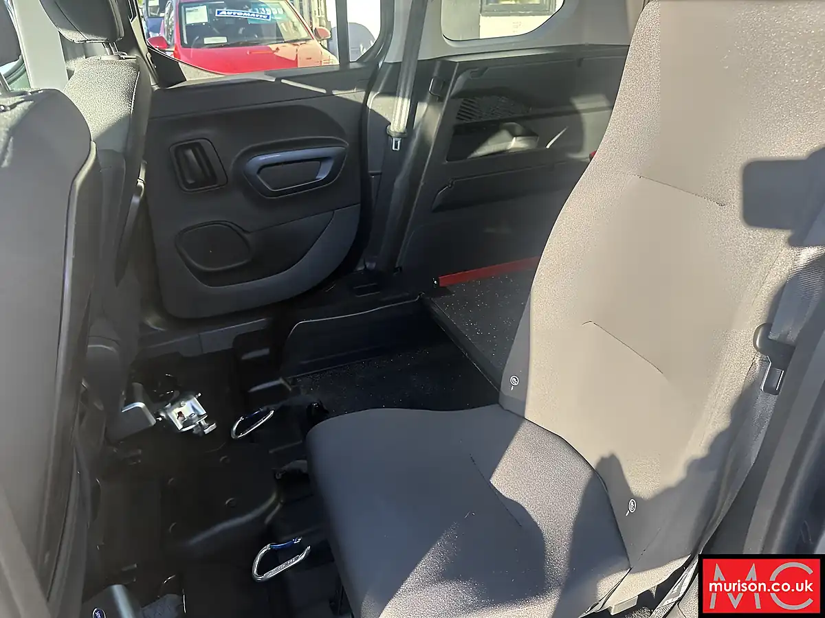 Used 2019 Peugeot Rifter Allure Premium Grey - Interior and Exterior details 16