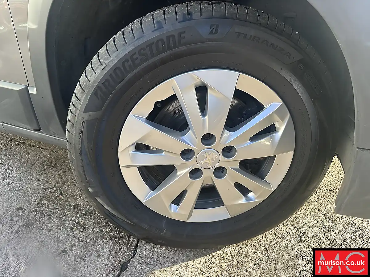 Used 2019 Peugeot Rifter Allure Premium Grey - Interior and Exterior details 3