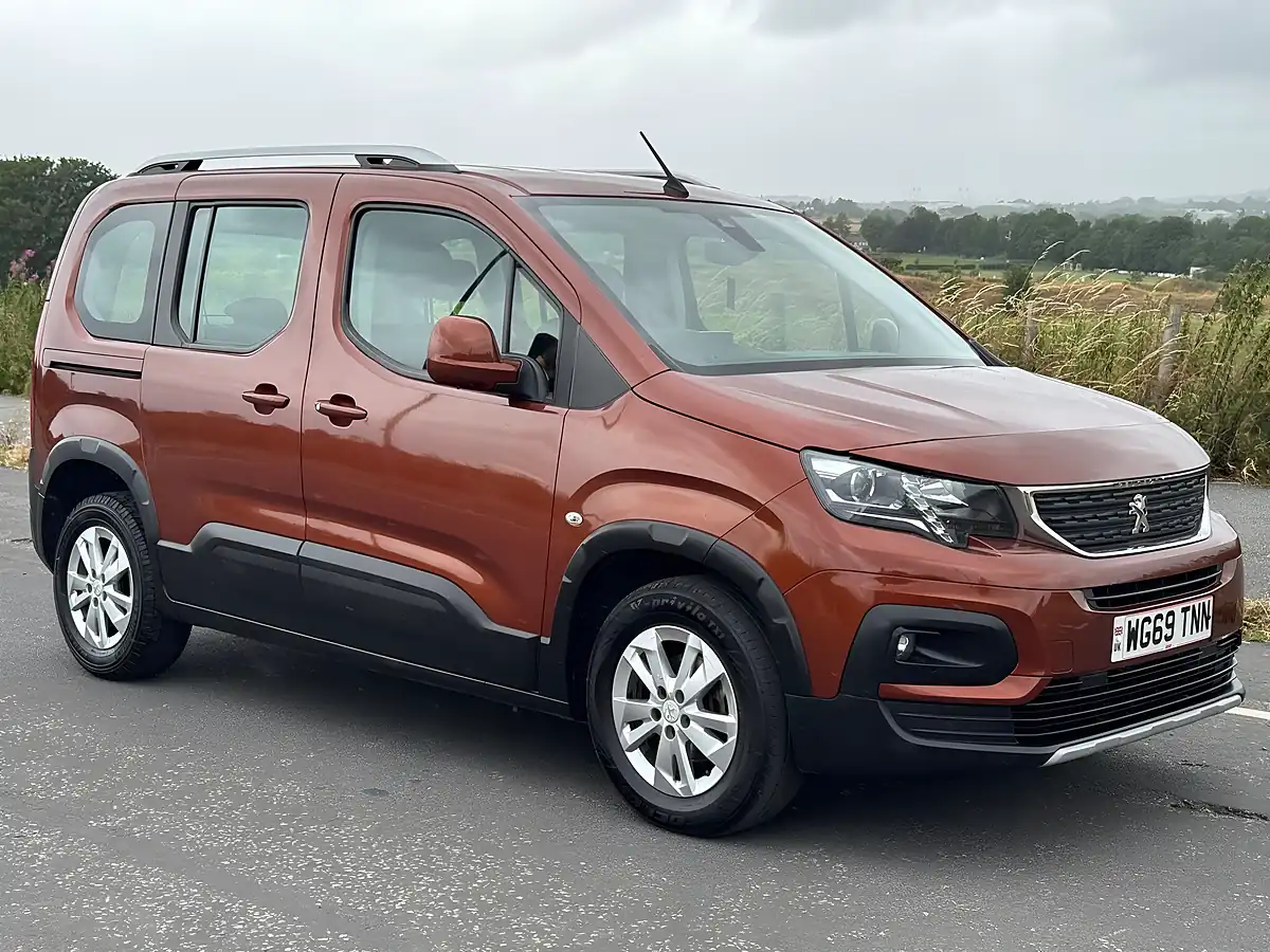 Used 2019 Peugeot Rifter Allure Standard Bronze - Front View