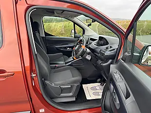 Used 2019 Peugeot Rifter Allure Standard Bronze - Interior and Exterior details 10