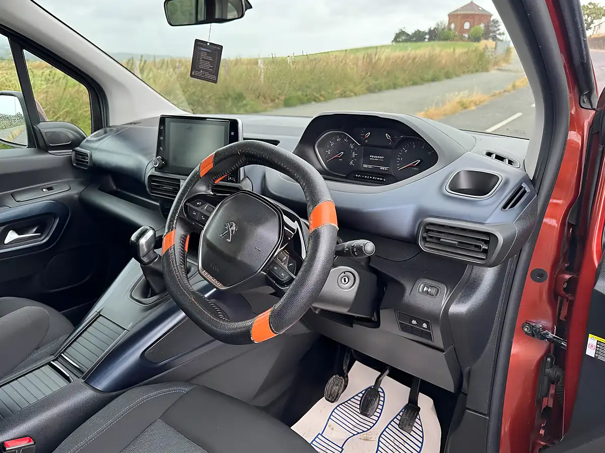 Used 2019 Peugeot Rifter Allure Standard Bronze - Interior and Exterior details 11
