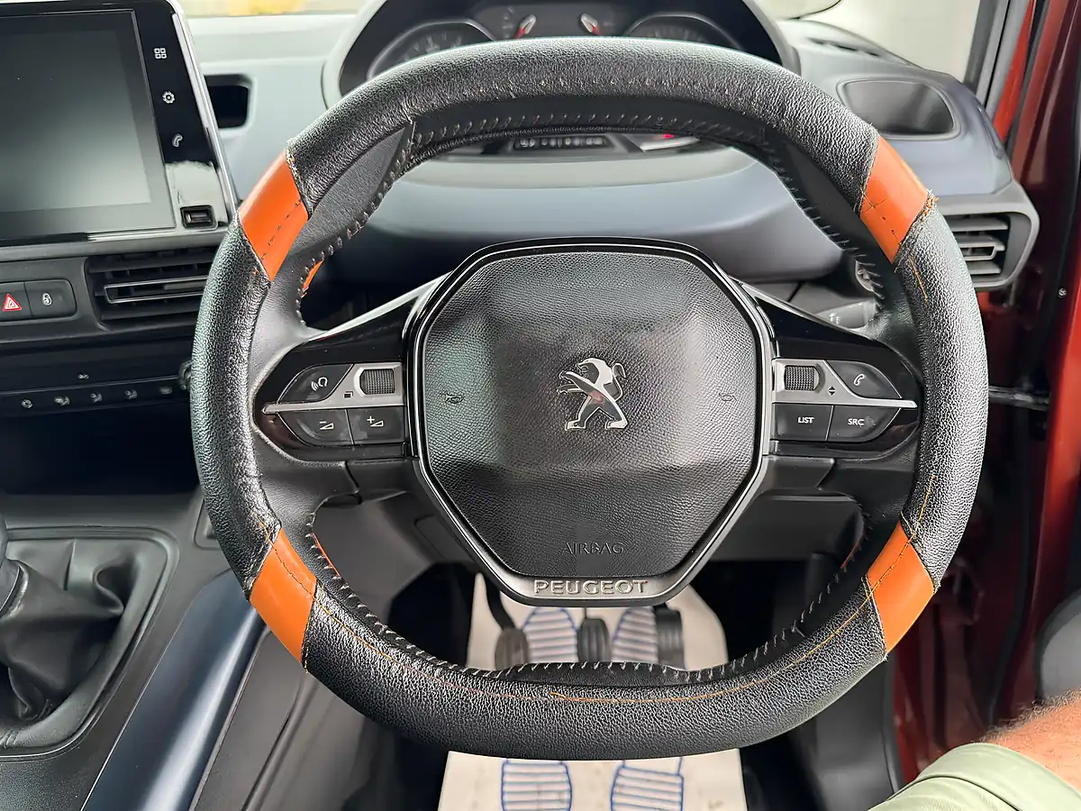 Used 2019 Peugeot Rifter Allure Standard Bronze - Interior and Exterior details 14