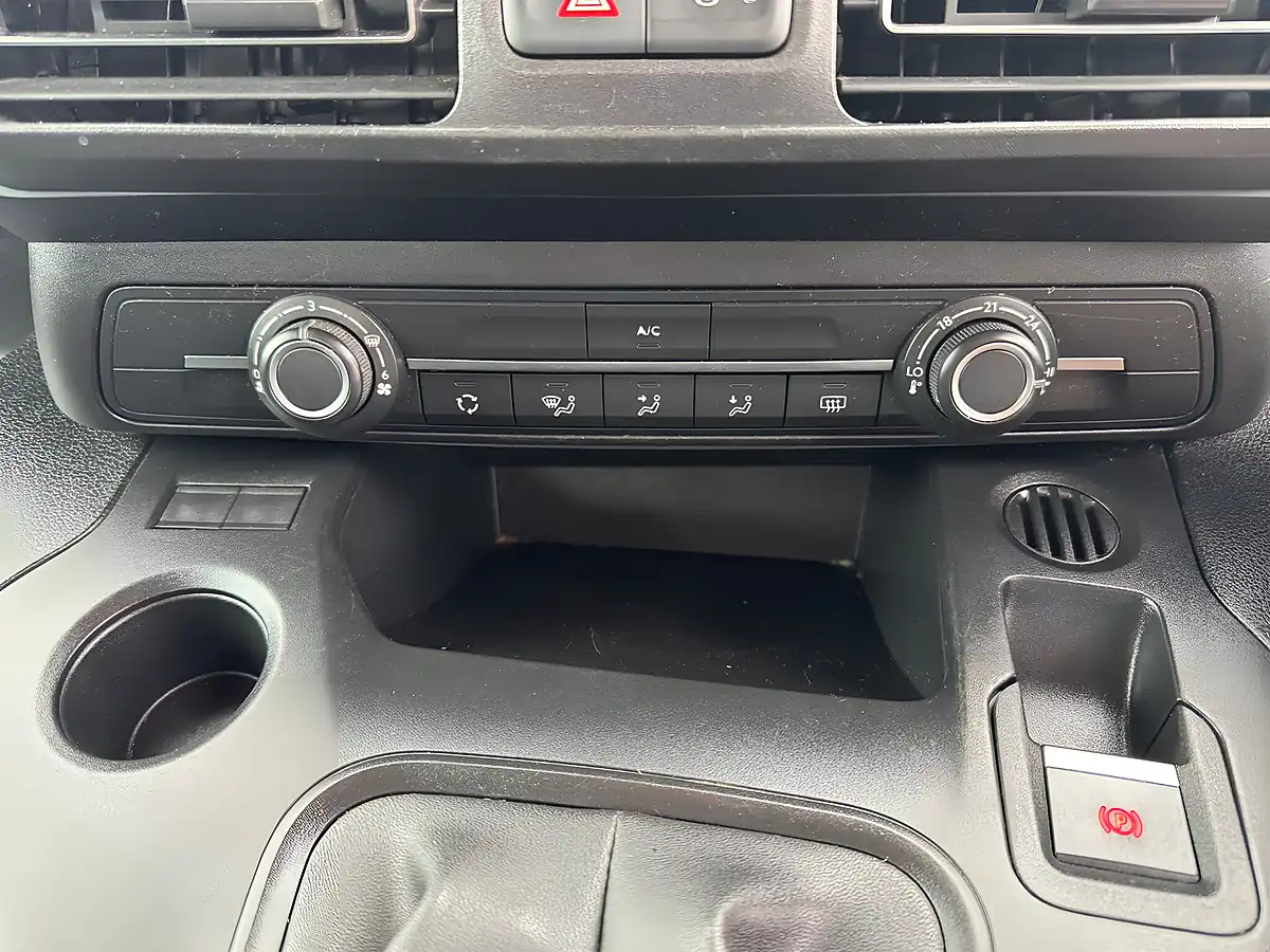 Used 2019 Peugeot Rifter Allure Standard Bronze - Interior and Exterior details 15