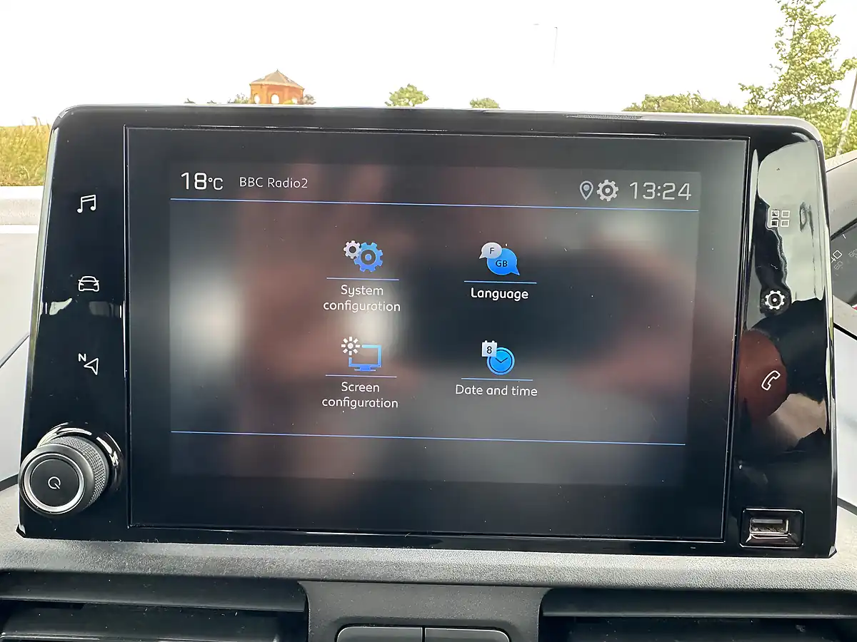 Used 2019 Peugeot Rifter Allure Standard Bronze - Interior and Exterior details 16