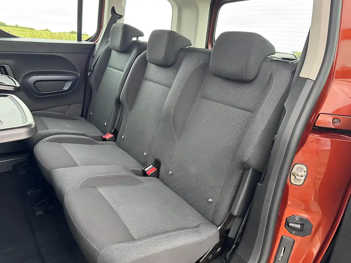 Used 2019 Peugeot Rifter Allure Standard Bronze - Interior and Exterior details 18