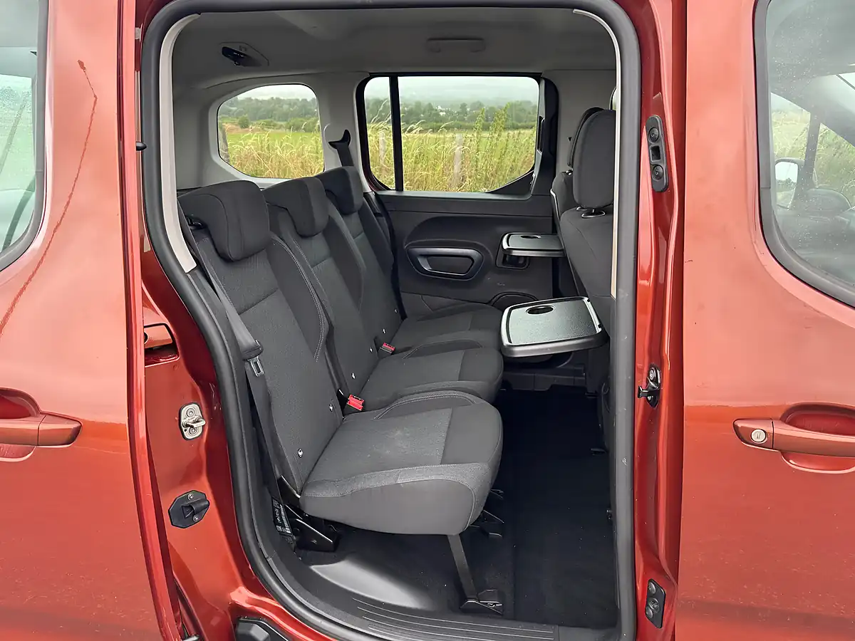 Used 2019 Peugeot Rifter Allure Standard Bronze - Interior and Exterior details 19