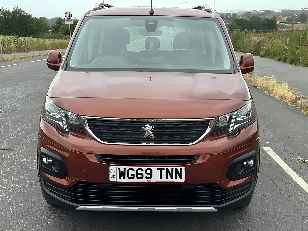 Used 2019 Peugeot Rifter Allure Standard Bronze - Interior and Exterior details 2