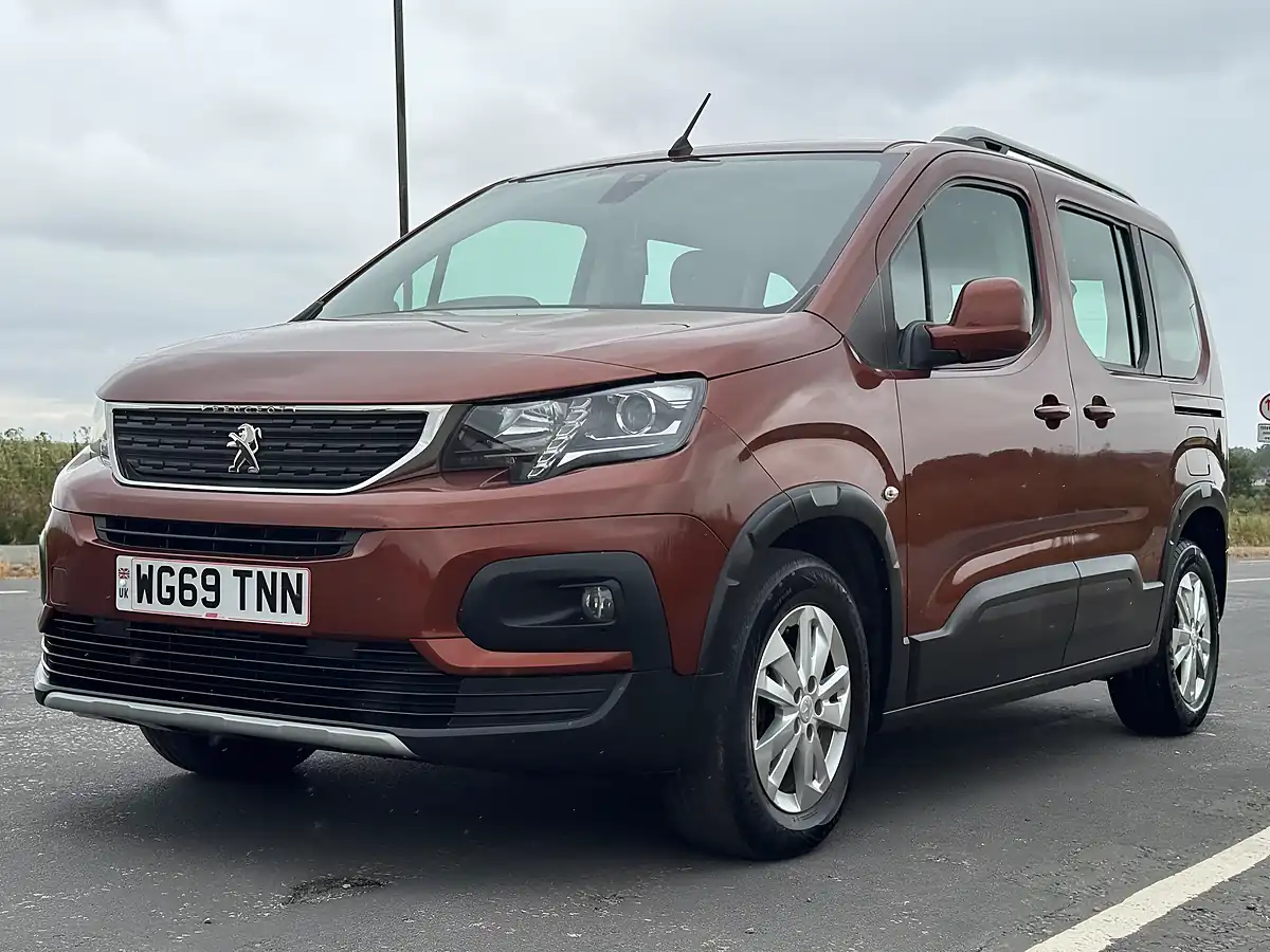 Used 2019 Peugeot Rifter Allure Standard Bronze - Interior and Exterior details 3