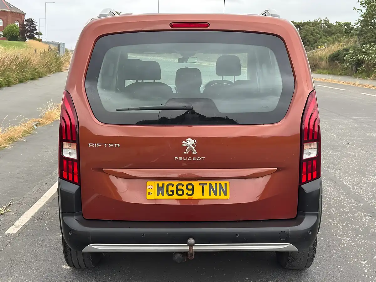 Used 2019 Peugeot Rifter Allure Standard Bronze - Interior and Exterior details 7
