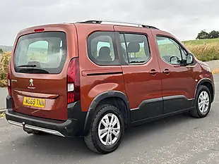 Used 2019 Peugeot Rifter Allure Standard Bronze - Interior and Exterior details 8