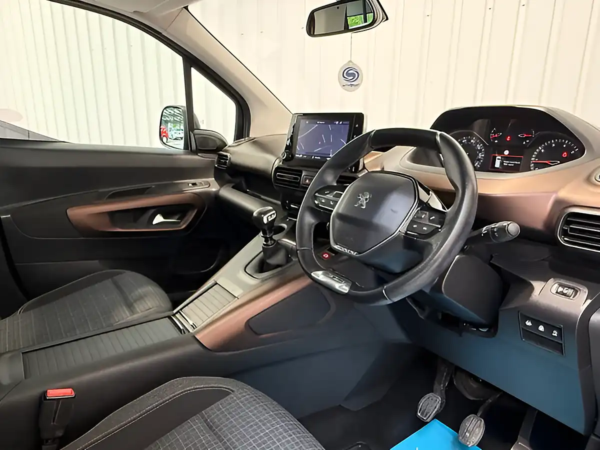 Used 2019 Peugeot Rifter GT Line Bronze - Interior and Exterior details 17