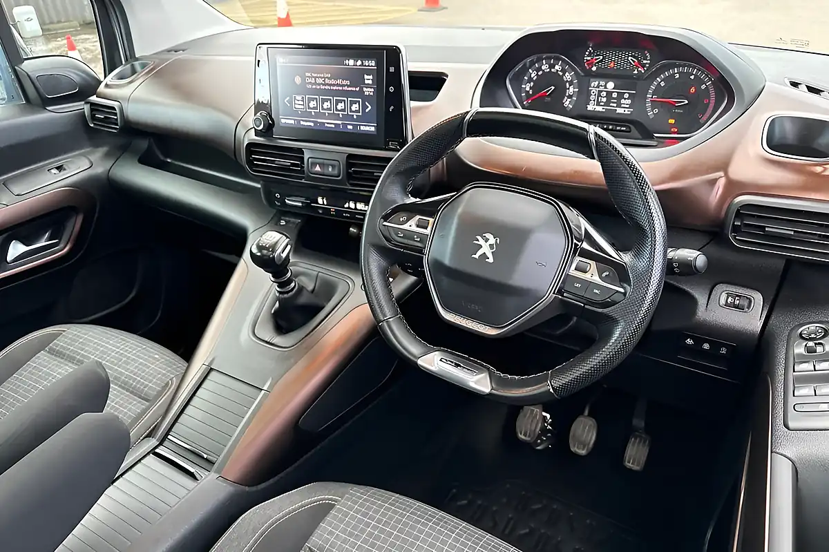 Used 2019 Peugeot Rifter GT Line Standard Beige - Interior and Exterior details 10