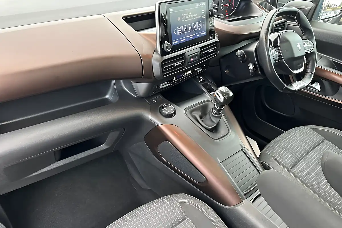 Used 2019 Peugeot Rifter GT Line Standard Beige - Interior and Exterior details 15