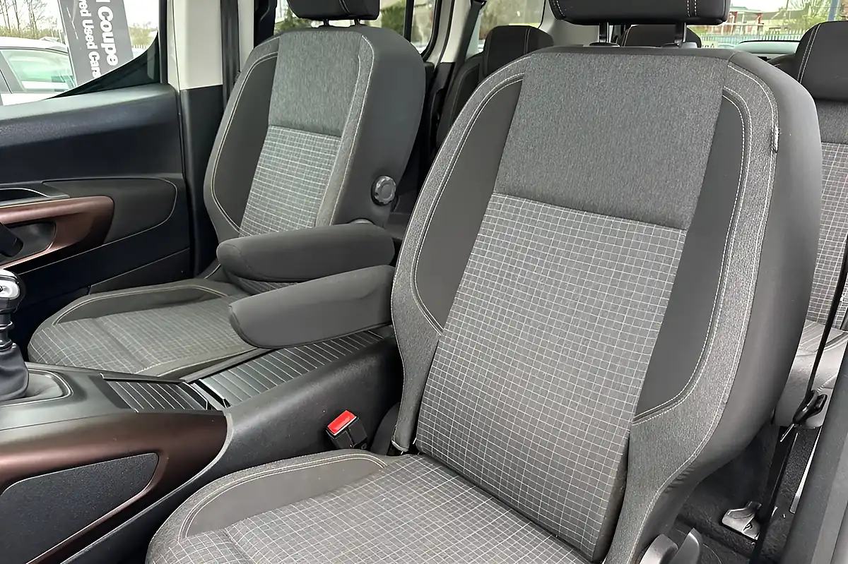 Used 2019 Peugeot Rifter GT Line Standard Beige - Interior and Exterior details 16