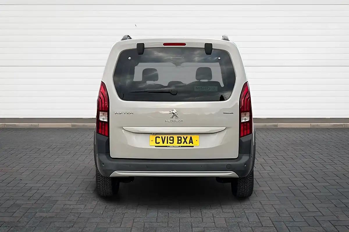 Used 2019 Peugeot Rifter GT Line Standard Beige - Interior and Exterior details 4