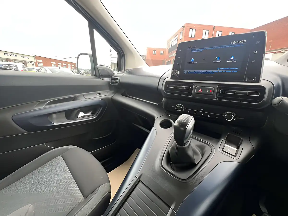 Used 2019 Peugeot Rifter Horizon Re Beige - Interior and Exterior details 15