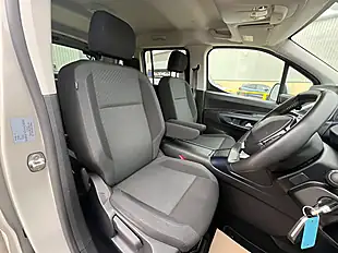 Used 2019 Peugeot Rifter Horizon Re Beige - Interior and Exterior details 16