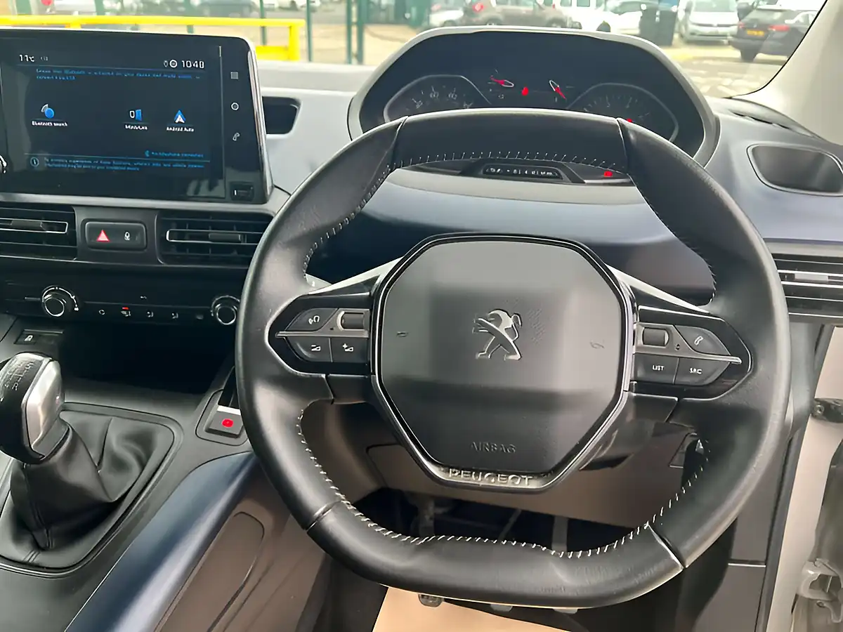 Used 2019 Peugeot Rifter Horizon Re Beige - Interior and Exterior details 17