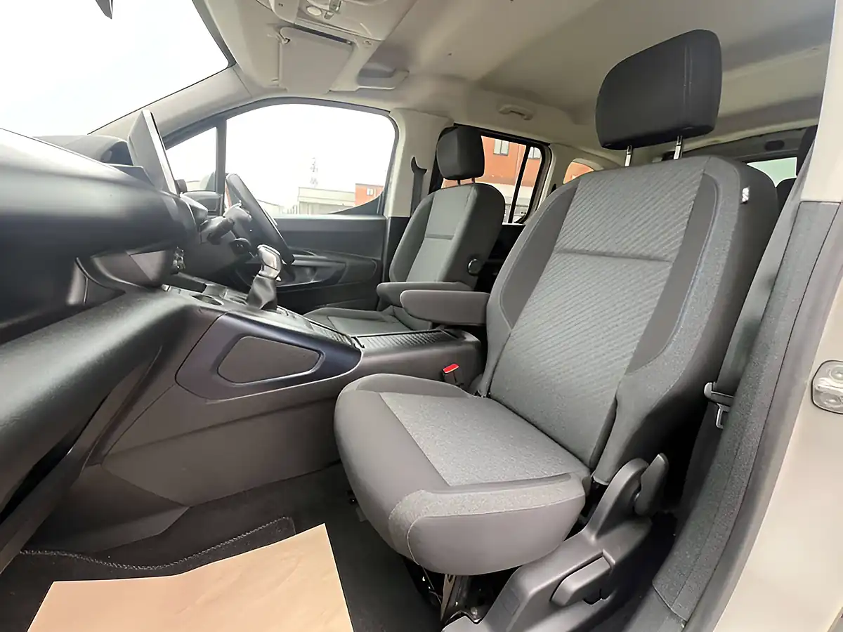 Used 2019 Peugeot Rifter Horizon Re Beige - Interior and Exterior details 19