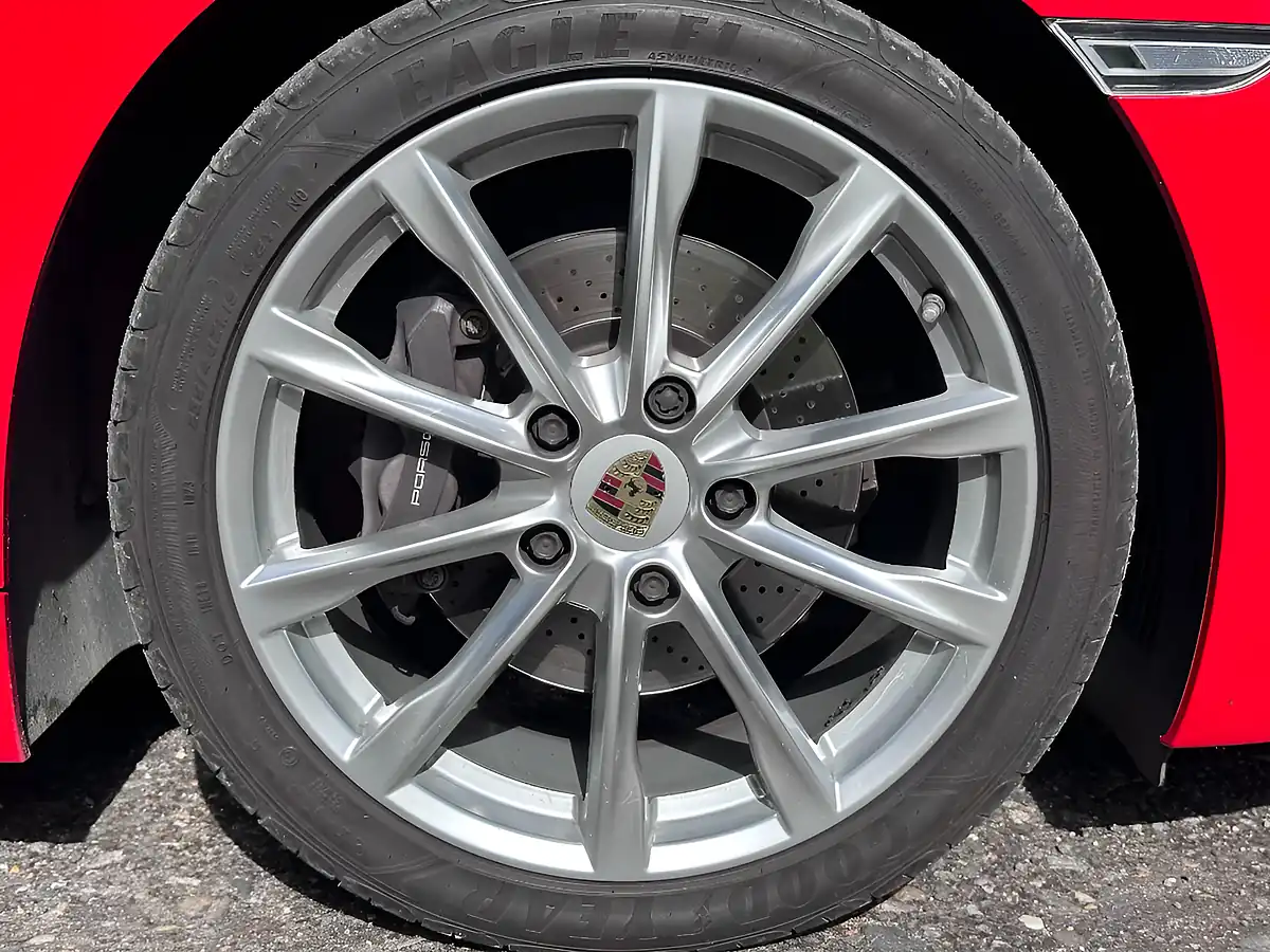 Used 2019 Porsche 718 Boxster Guards Red - Interior and Exterior details 20