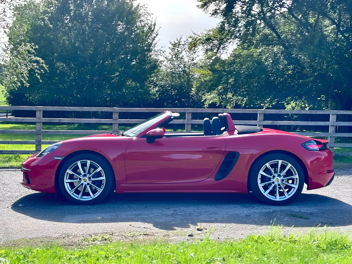 Used 2019 Porsche 718 Boxster Guards Red - Interior and Exterior details 3