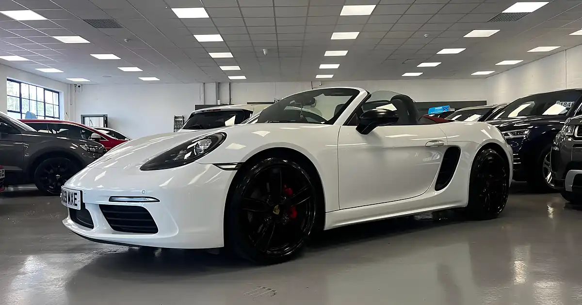 Used 2019 Porsche 718 Boxster White - Front View