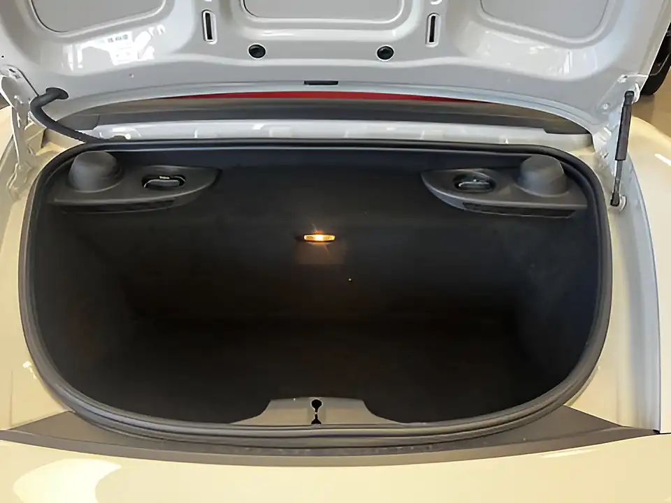 Used 2019 Porsche 718 Boxster White - Interior and Exterior details 12