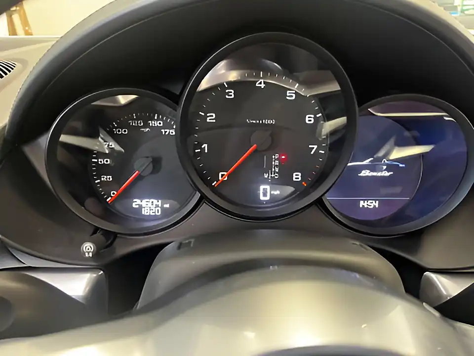 Used 2019 Porsche 718 Boxster White - Interior and Exterior details 13