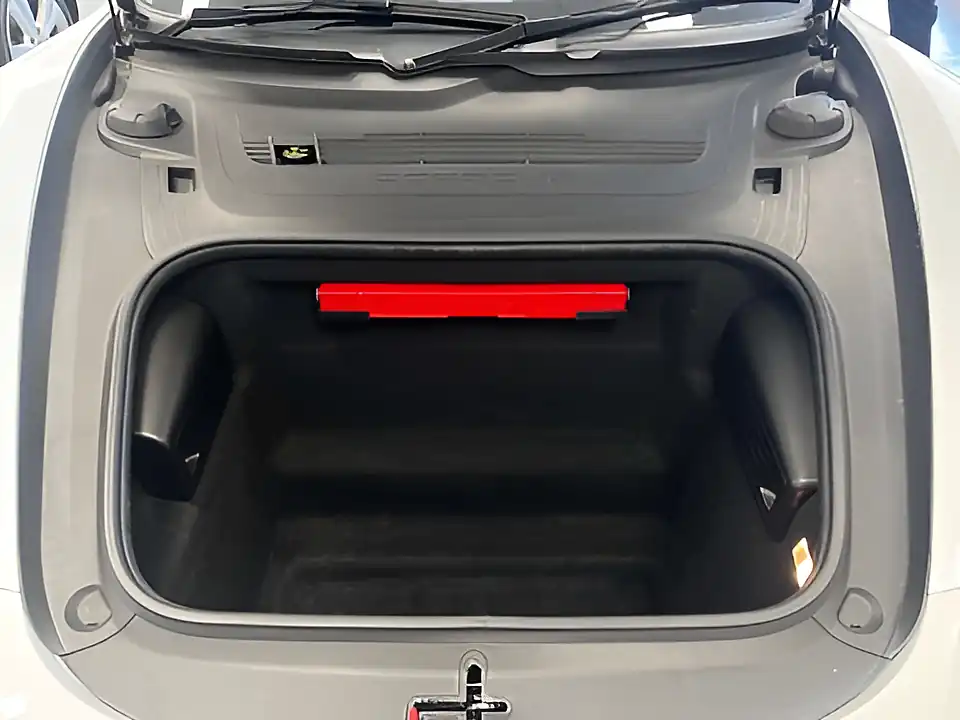 Used 2019 Porsche 718 Boxster White - Interior and Exterior details 14
