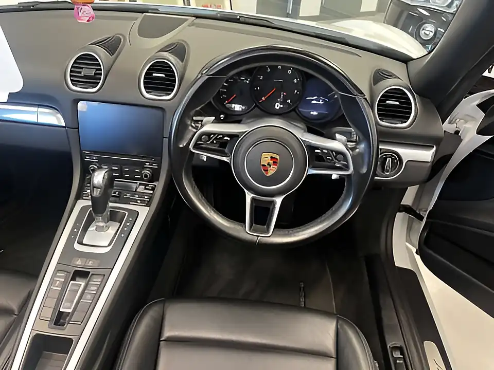 Used 2019 Porsche 718 Boxster White - Interior and Exterior details 17