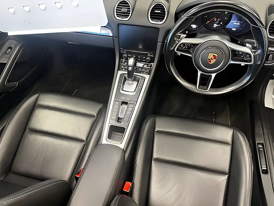 Used 2019 Porsche 718 Boxster White - Interior and Exterior details 19
