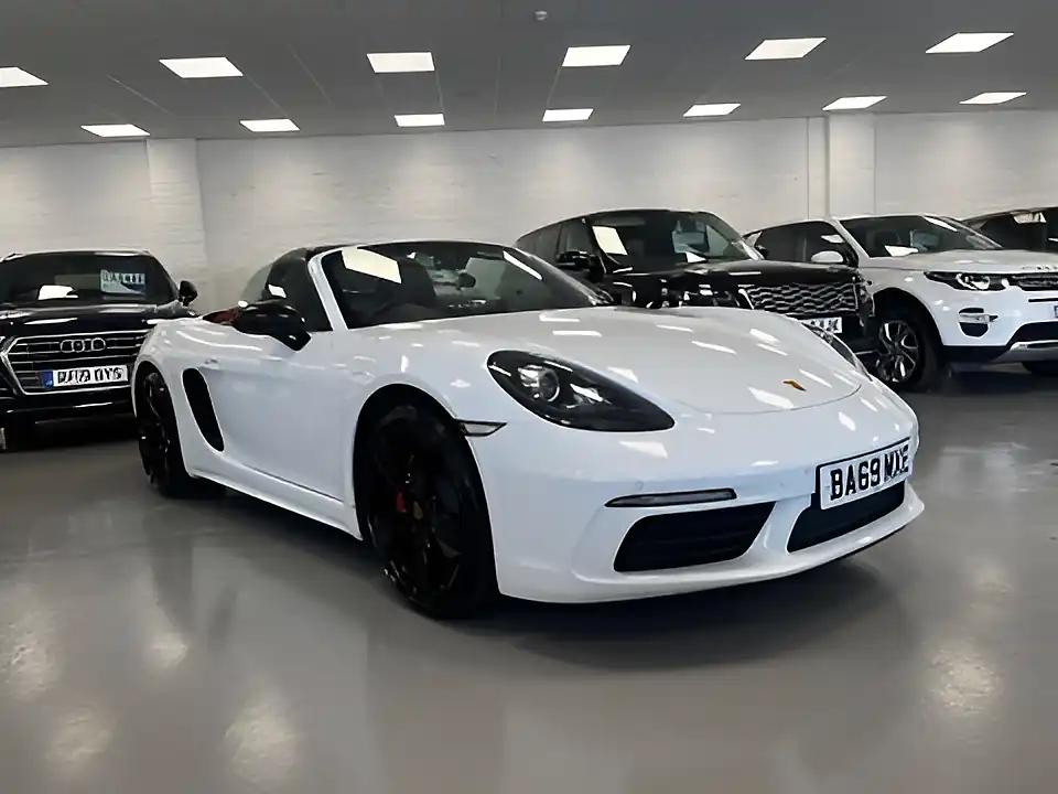 Used 2019 Porsche 718 Boxster White - Interior and Exterior details 3