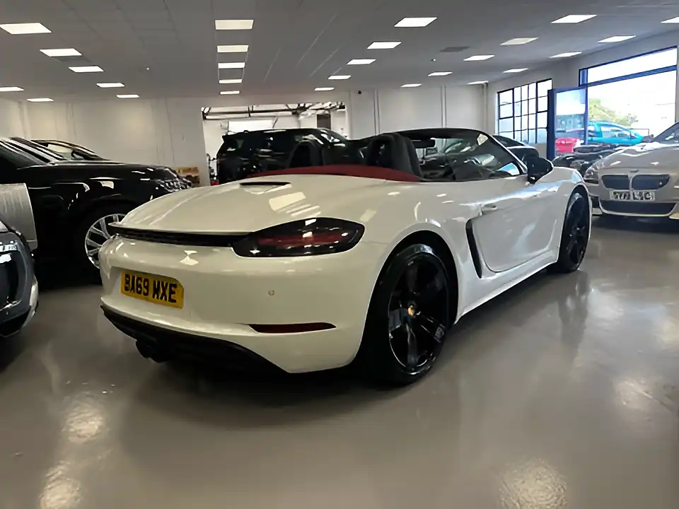 Used 2019 Porsche 718 Boxster White - Interior and Exterior details 4