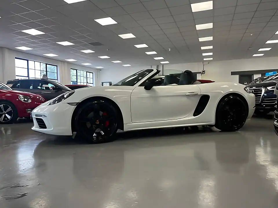 Used 2019 Porsche 718 Boxster White - Interior and Exterior details 5