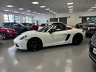 Used 2019 Porsche 718 Boxster White - Interior and Exterior details 7