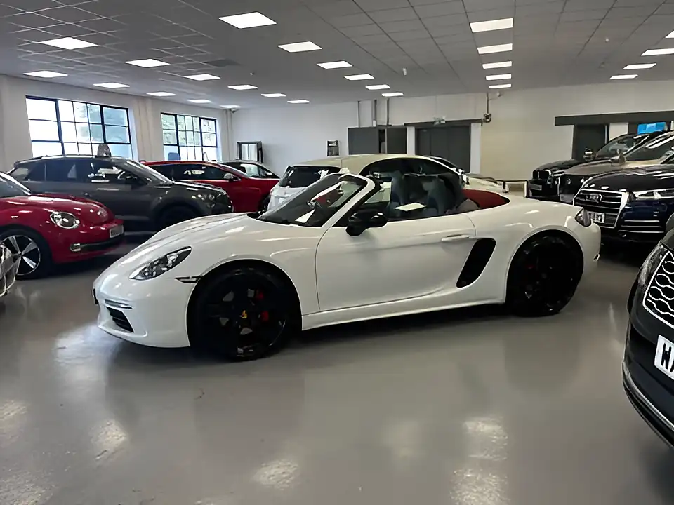 Used 2019 Porsche 718 Boxster White - Interior and Exterior details 7