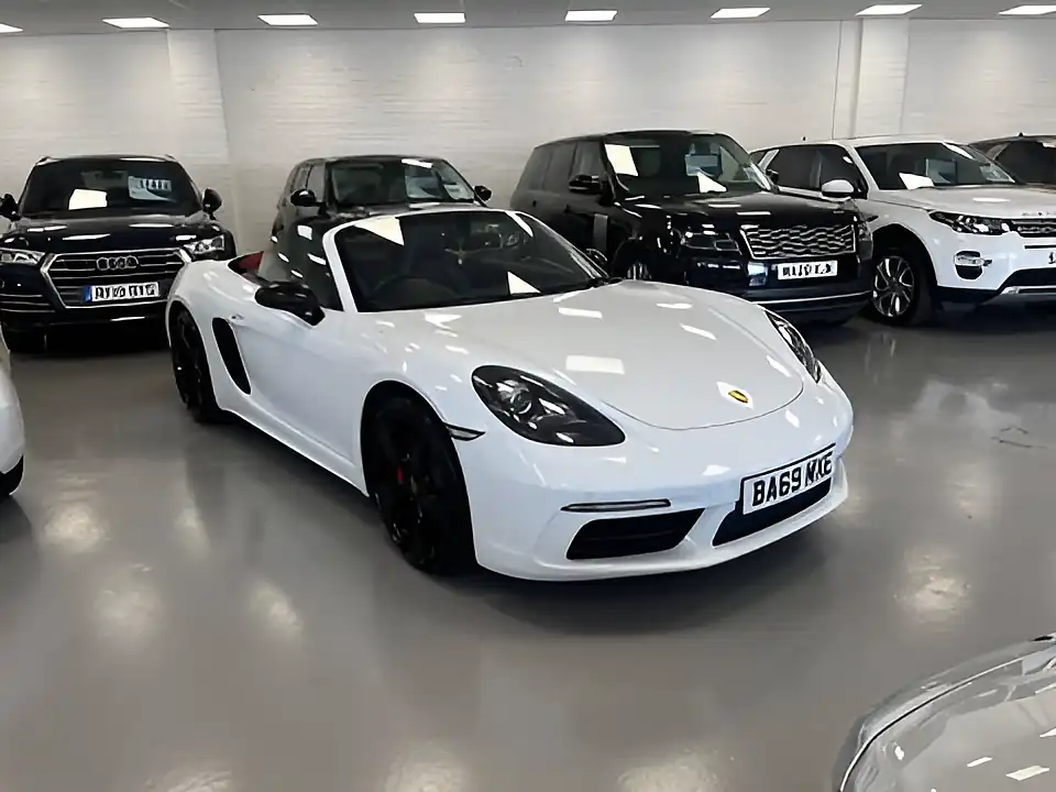 Used 2019 Porsche 718 Boxster White - Interior and Exterior details 9