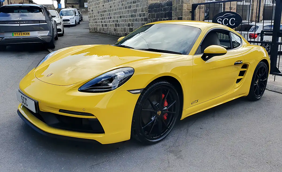 Used 2019 Porsche 718 Cayman Gts Racing Yellow - Interior and Exterior details 12