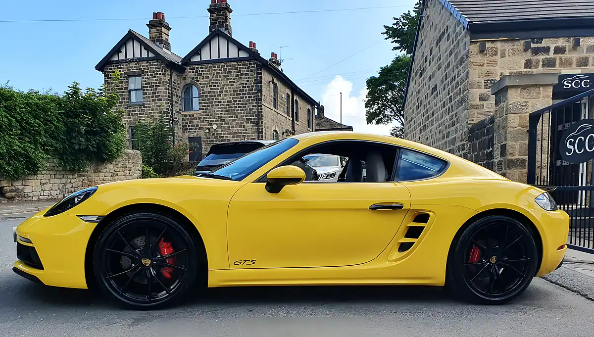 Used 2019 Porsche 718 Cayman Gts Racing Yellow - Interior and Exterior details 13