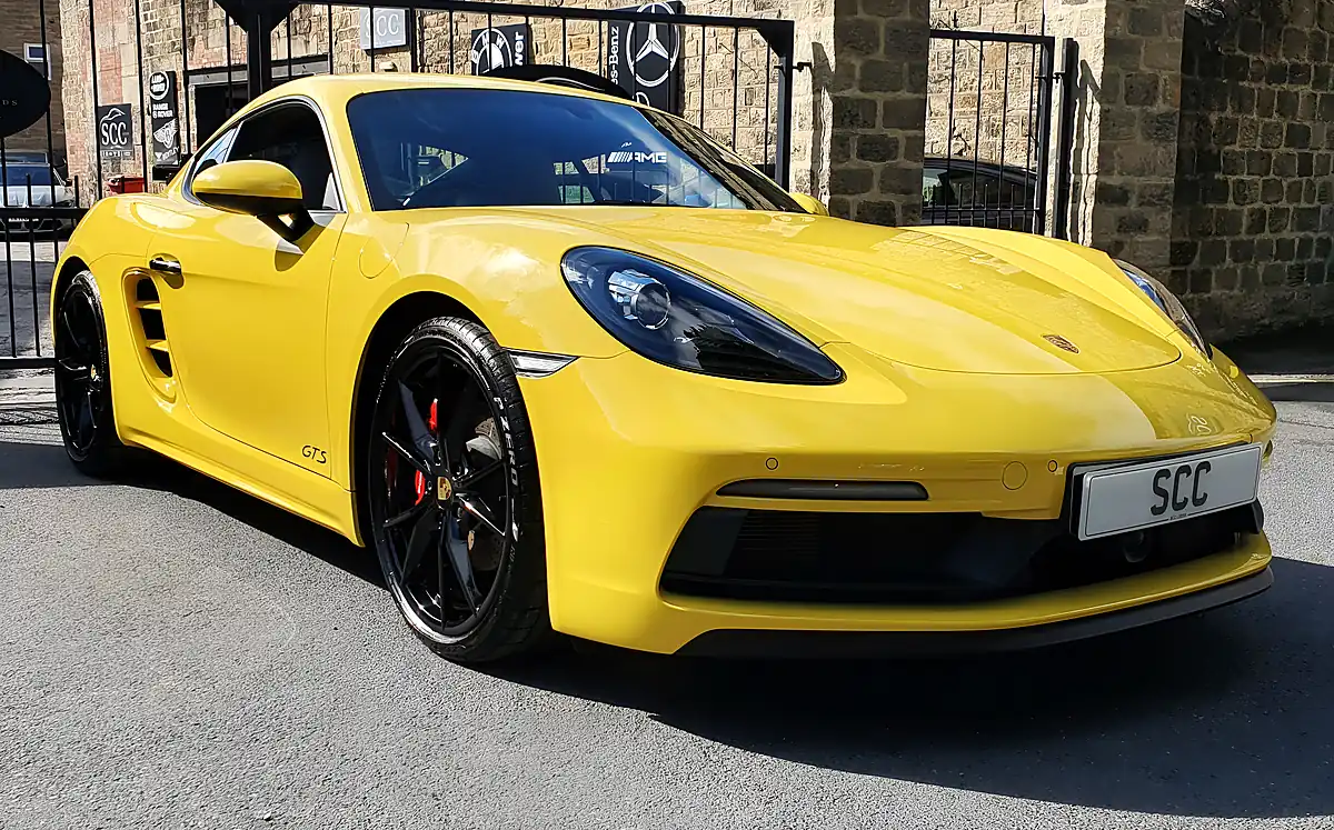 Used 2019 Porsche 718 Cayman Gts Racing Yellow - Interior and Exterior details 5