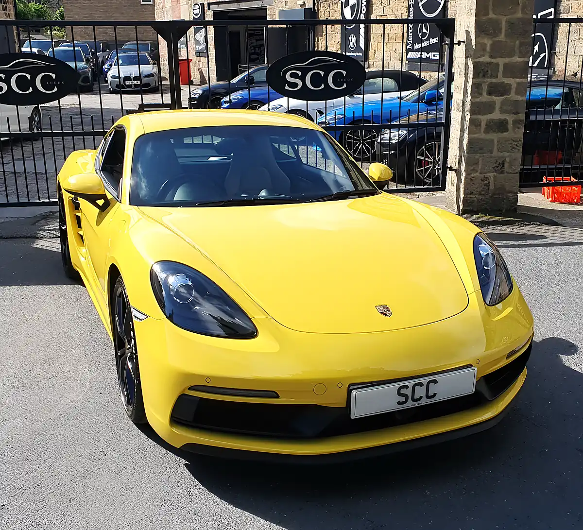Used 2019 Porsche 718 Cayman Gts Racing Yellow - Interior and Exterior details 7
