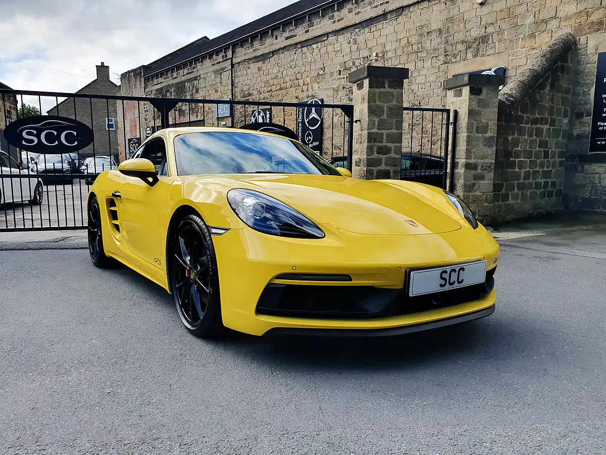 Used 2019 Porsche 718 Cayman Gts Racing Yellow - Interior and Exterior details 9