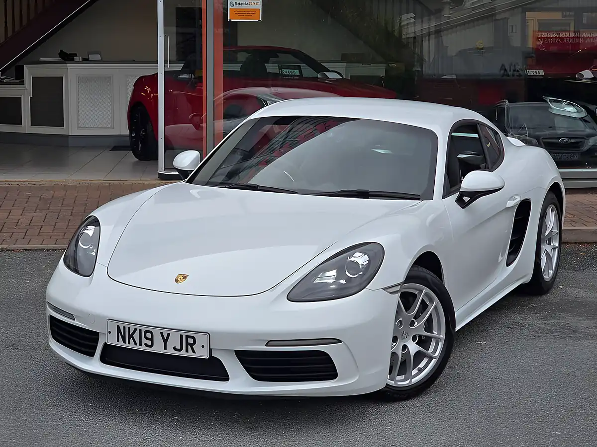 Used 2019 Porsche 718 Cayman Polar White - Interior and Exterior details 10