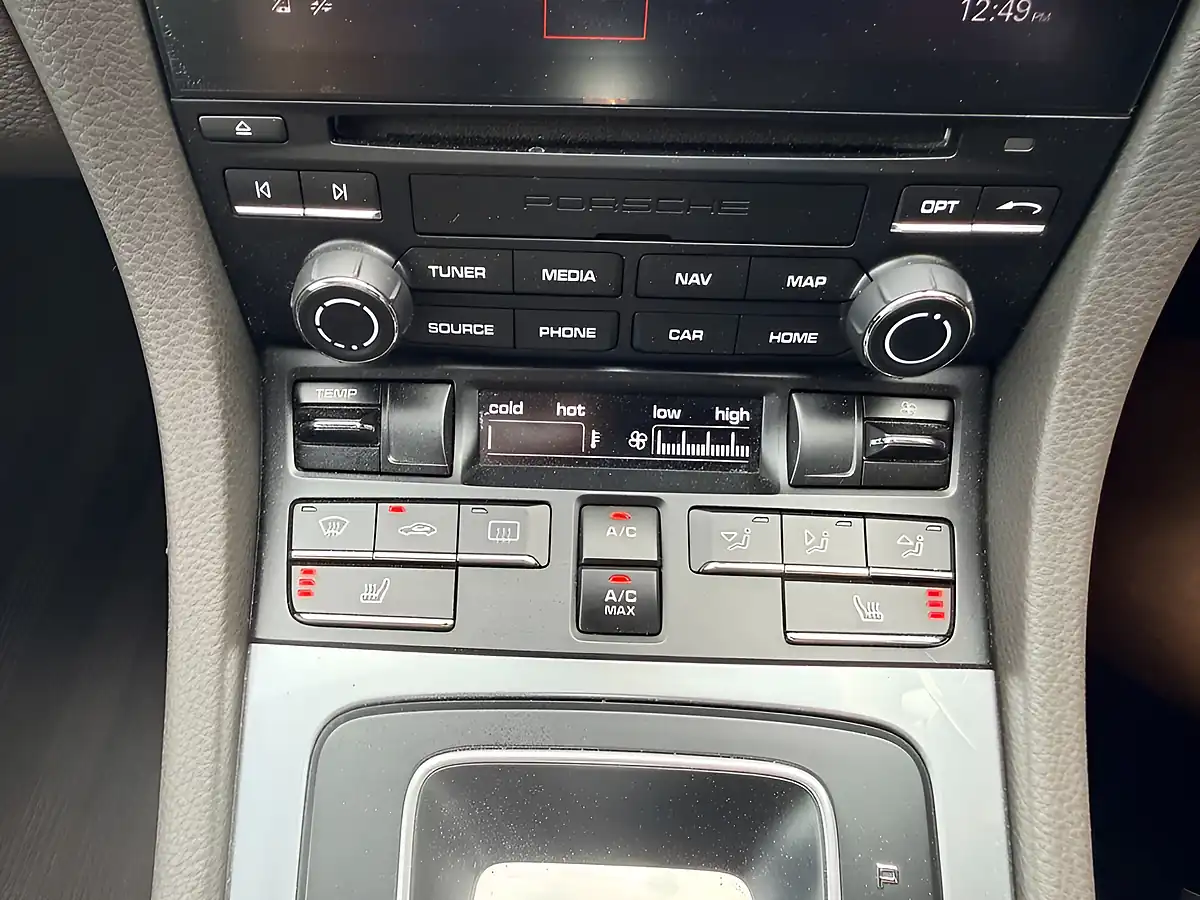 Used 2019 Porsche 718 Cayman Polar White - Interior and Exterior details 13